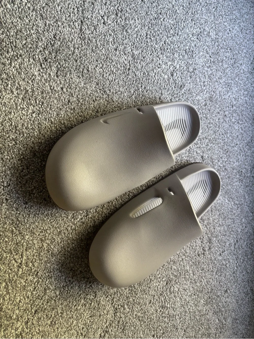 Nike Men's Slip-On Clog Sandals in Light Gray with Brown Accents